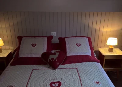 Chambre d’un appartement meublé à La Giettaz
